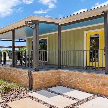 Blumenhaus Sleeps 6 Full Kitchen Plus Hot Tub Fredericksburg Exterior foto