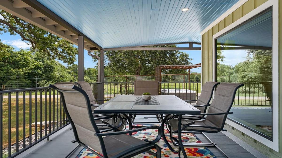 Blumenhaus Sleeps 6 Full Kitchen Plus Hot Tub Fredericksburg Exterior foto
