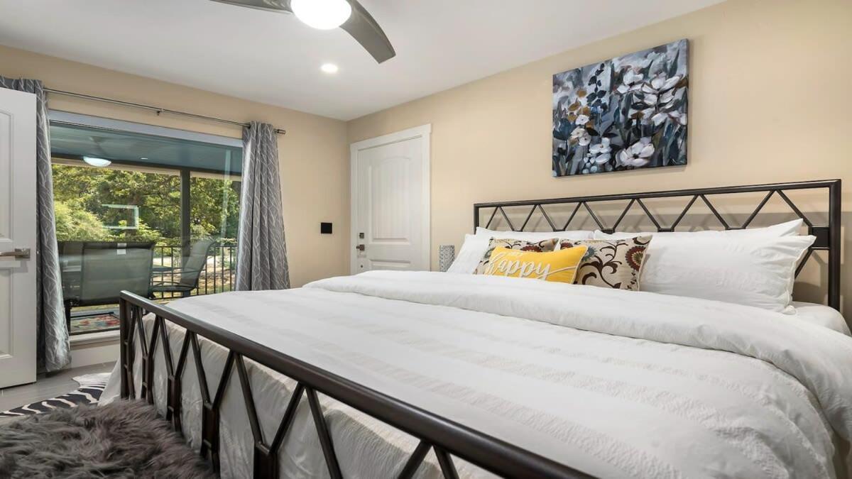 Blumenhaus Sleeps 6 Full Kitchen Plus Hot Tub Fredericksburg Exterior foto