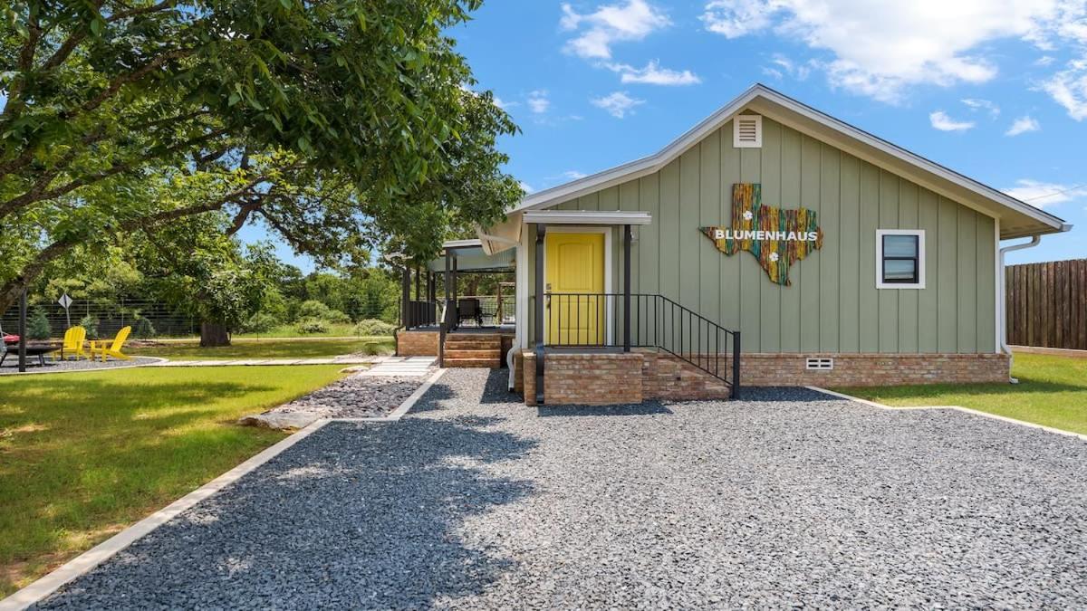 Blumenhaus Sleeps 6 Full Kitchen Plus Hot Tub Fredericksburg Exterior foto